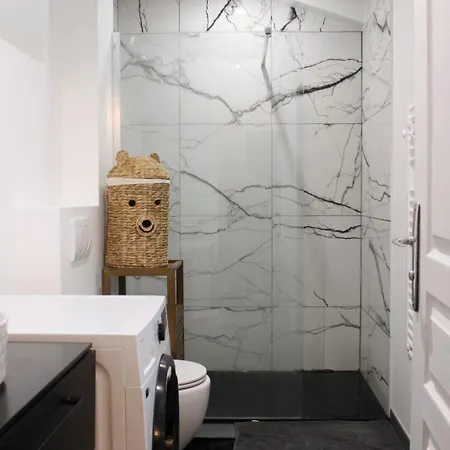 Appartamento Charming Renovated Near Unesco Parigi